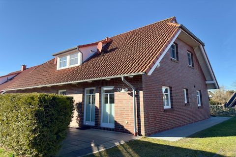 Acogedora casa adosada en la parte nueva del parque de vacaciones, ideal para hasta 4 personas. En una superficie de aproximadamente 50 metros cuadrados, la casa ofrece en la planta baja una sala de estar con cocina integrada, un comedor y un baño co...