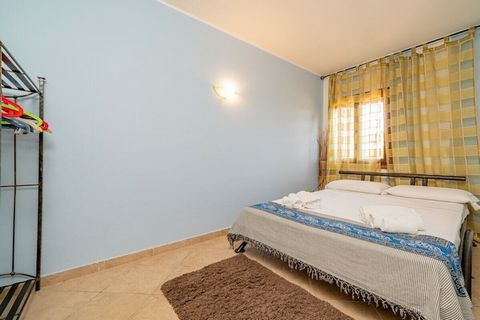 Spacious apartment with private garden and surrounded by greenery, just a few minutes drive from the beautiful beaches of the Costa Smeralda, in Olbia. The apartment is located on the ground floor and welcomes guests in the living room, furnished wit...