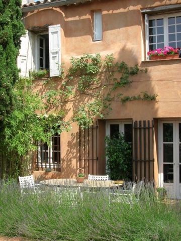 Maison avec dépendance. Durfort, située au cœur du charmant village gardois avec commerces. D'une surface d'environ197 m2 la maison rénovée avec beaucoup de gout s'ouvre sur une pièce de vie avec son coté salon et salle à manger qui jouxte la cuisine...