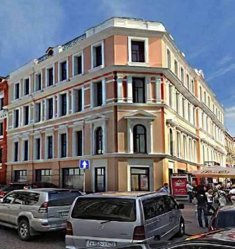 ● Старый Арбат. Первая линия! ● Отдельный вход с улицы. Витринные окна. ● Под торговые бутики, банк, ресторан, салоны и пр. Контактный тел.: =►+7(495) 968-16-89