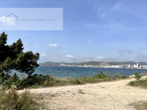El hotel estuvo en funcionamiento hace poco, pero actualmente está cerrado. Con una inversión adicional de 4-5 millones, puede convertirse en un hotel de cuatro estrellas. Situado a pocos pasos de una playa de arena prístina y a poca distancia del an...