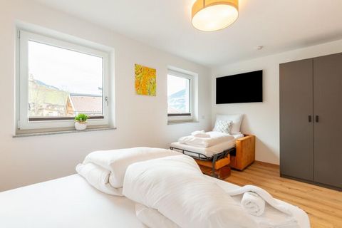 Ce bel appartement à Uderns, Tyrols, vous accueille, vous et votre famille, pour un séjour fantastique ! La région est entourée de verdure que vous pourrez apprécier depuis le balcon/terrasse de cet appartement. Les amateurs de ski peuvent se rendre ...